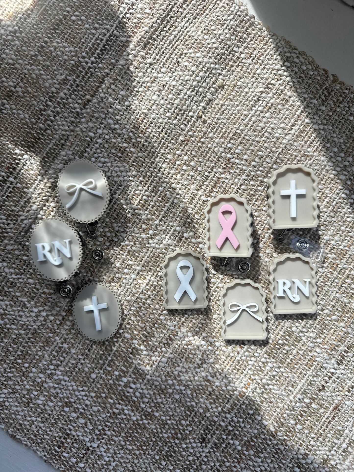 Oval Scallop ID Badge + Reel